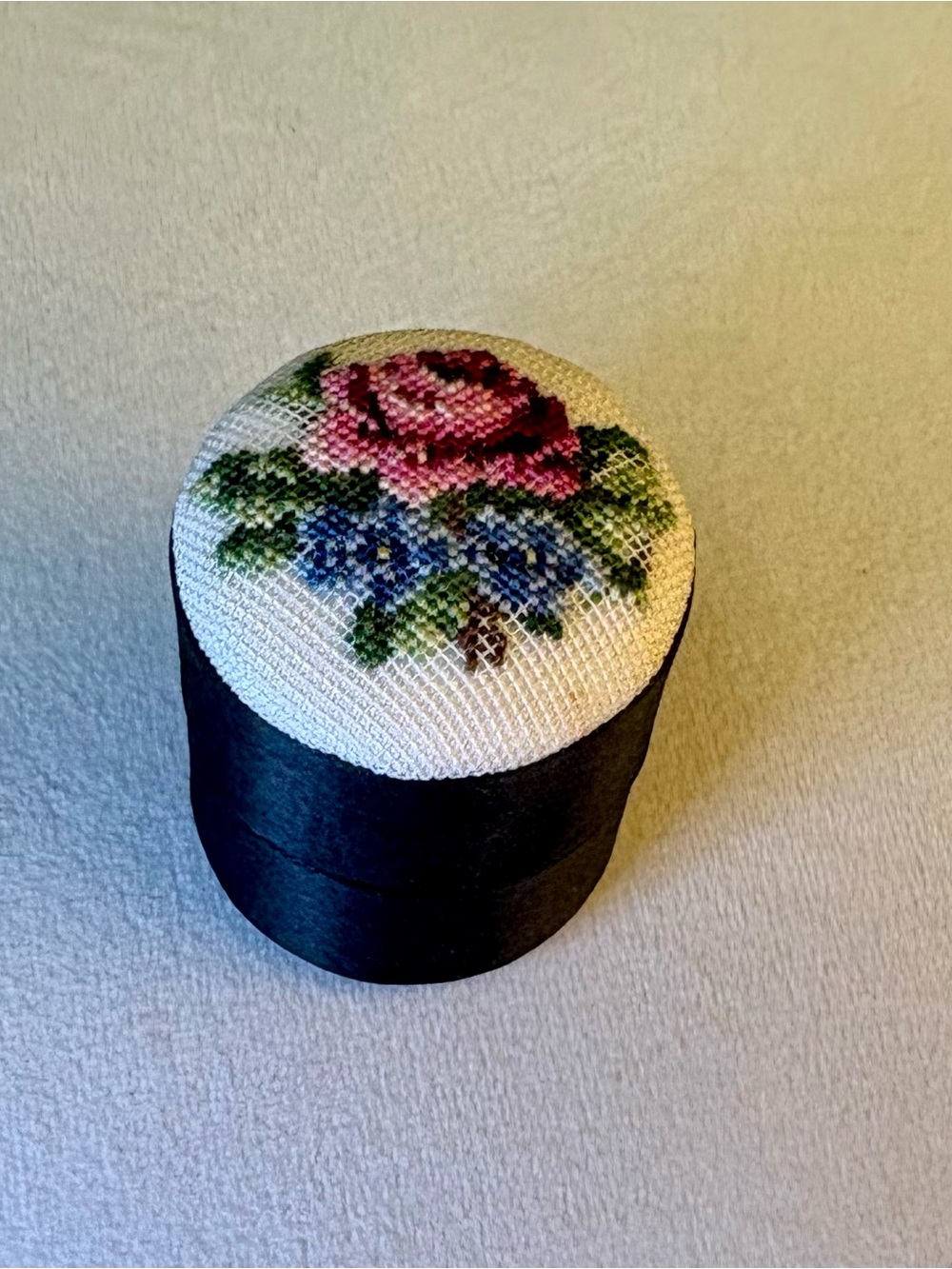 Small Hand-Embroidered Floral Round Jewelry Box - Black